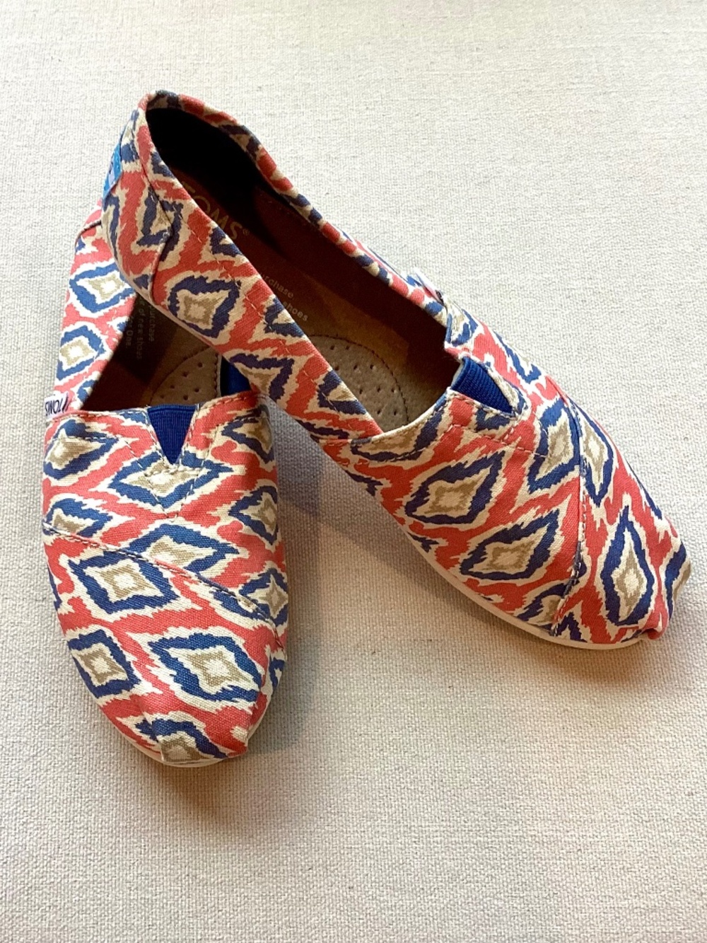 NWOB TOMS Sz 5.5 Classic Women’s Alpargata Slip On Flats Red/Blue/Khaki